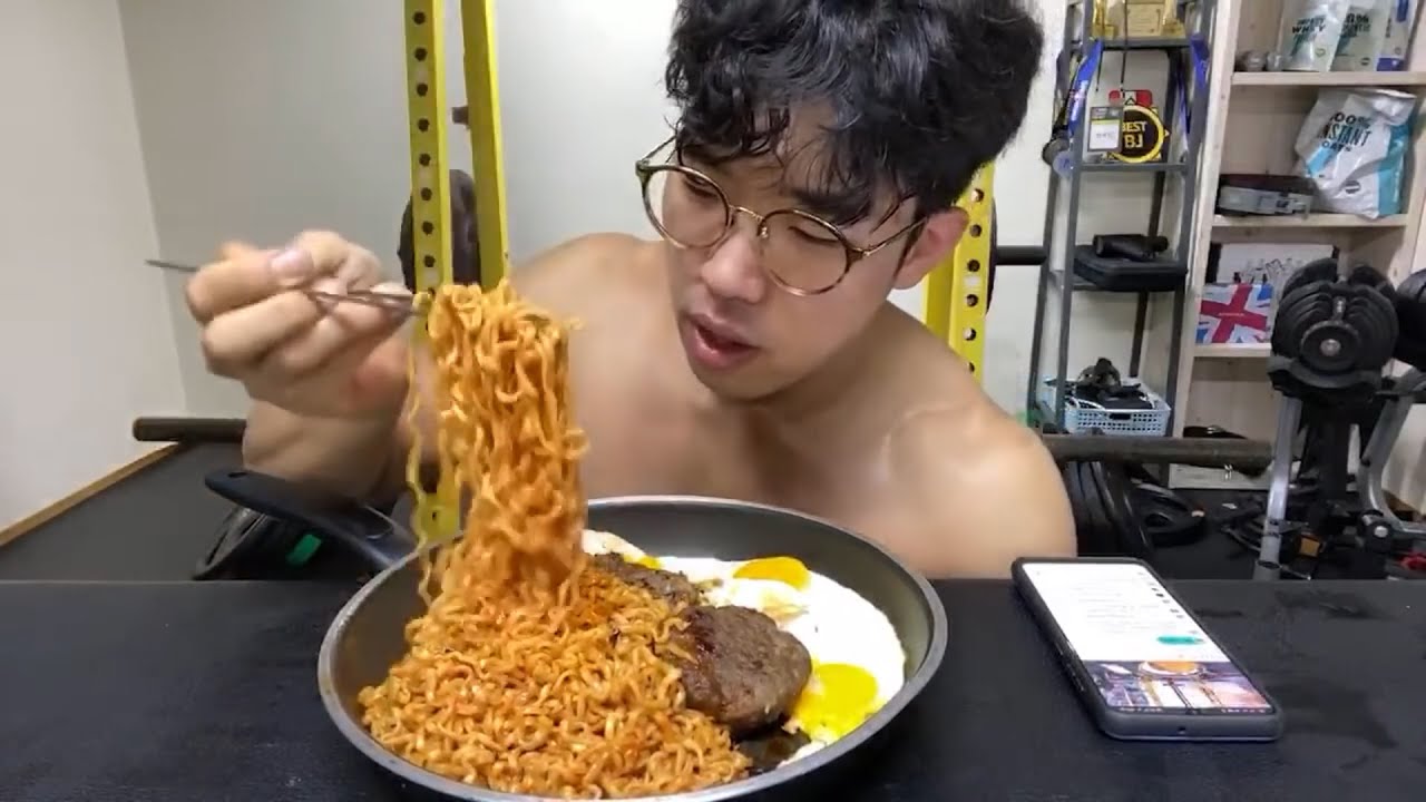 운동 후 라면.. 이건 진짜 못 참겠습니다.. (밤에보면 위험한 영상)