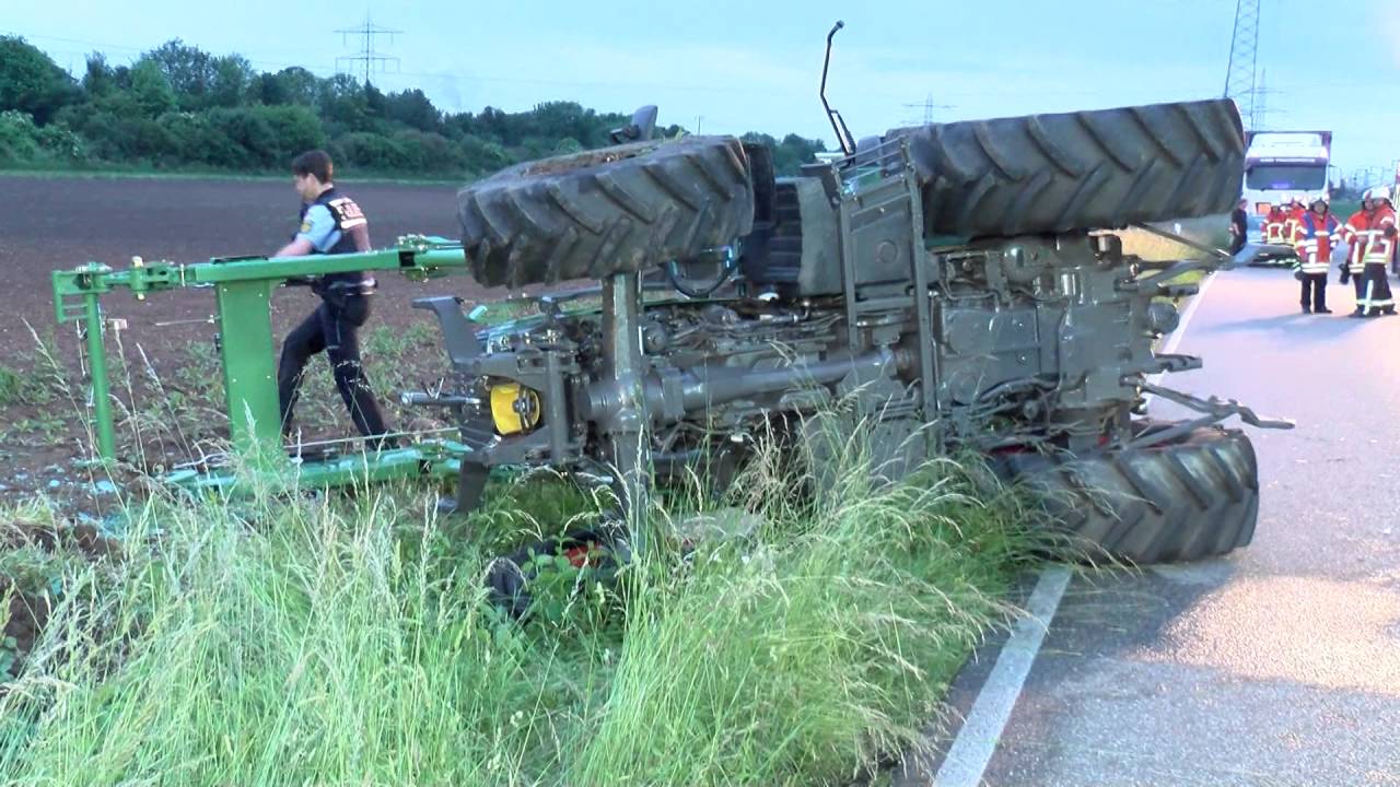 Unfall mit Traktor auf L599 in Ketsch