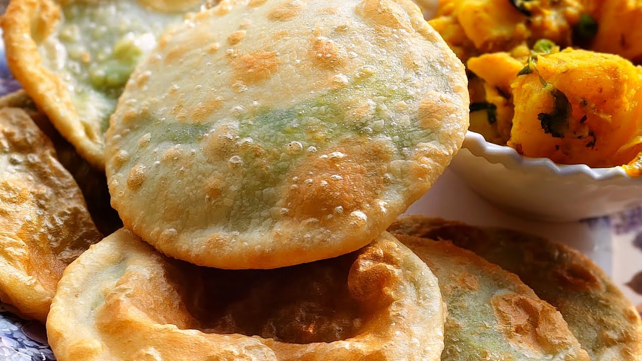 গরম গরম কড়াইশুঁটির কচুরি—শীতের সকাল জমে যাবে | Crispy & Fluffy Koraishutir Kochuri Winter recipe|| 