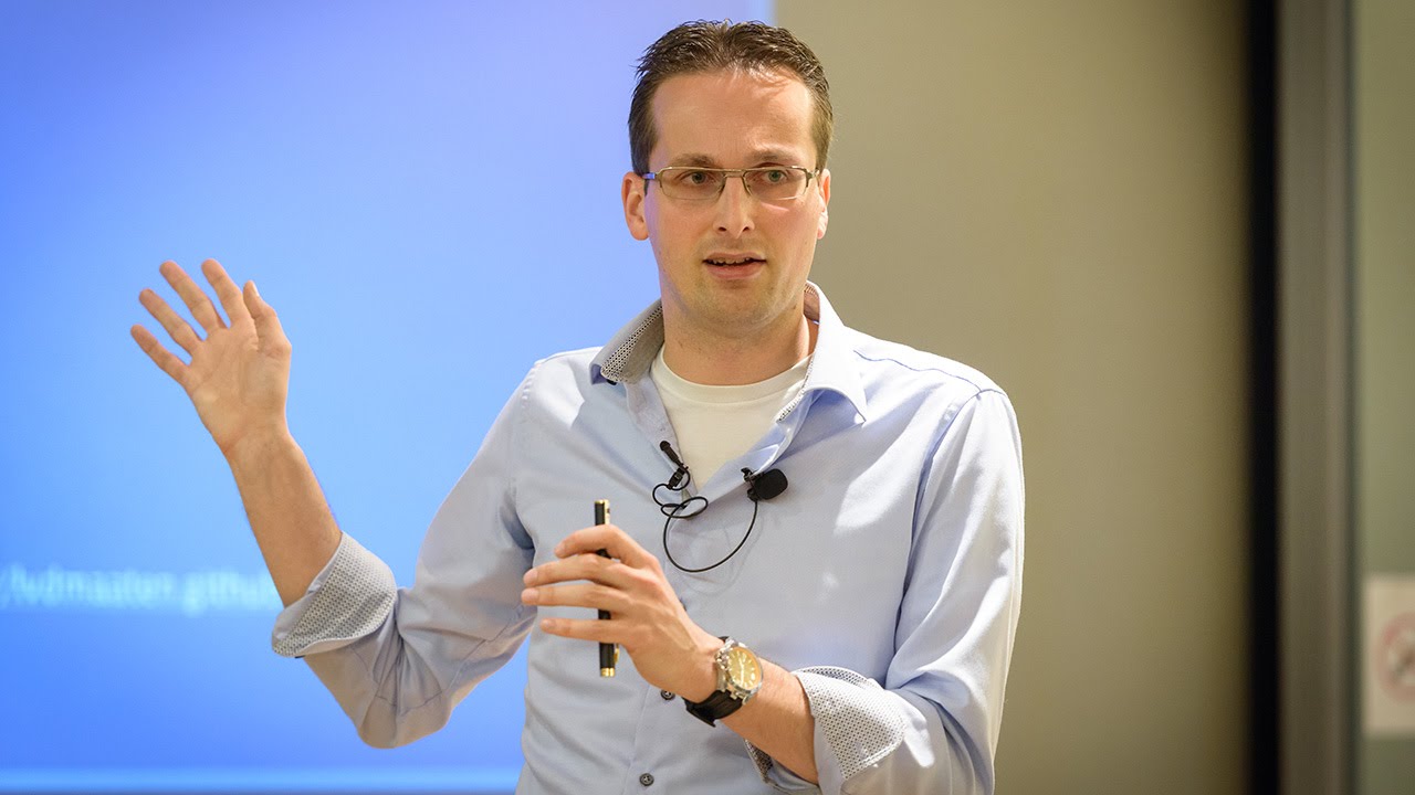 Design at Large - Laurens van der Maaten,  Visualizing Data Using Embeddings