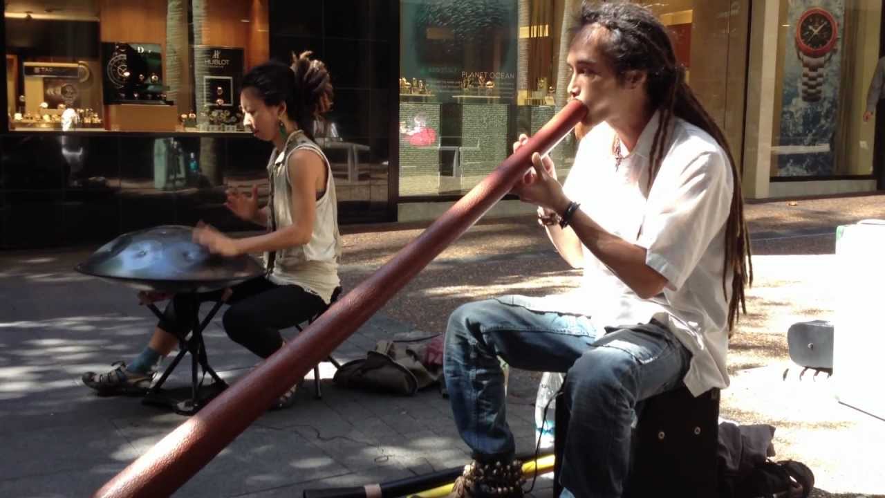 Yuki Koshimoto busking in New Zealand (clip 1)
