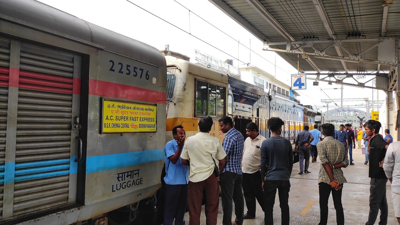 Loco Change at Madurai Junction || 20601/MAS BDNK AC SF Express || Electric to Diesel Traction