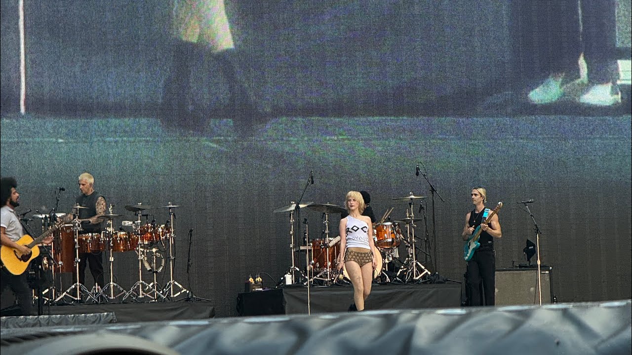 Hard Times / Heart of Glass | Paramore | Eras Tour | Wembley