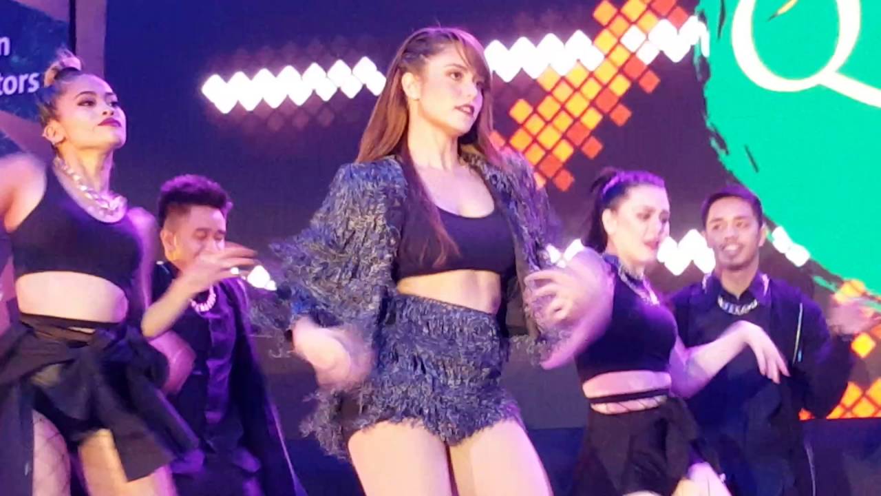 Jessy Mendiola dances the 