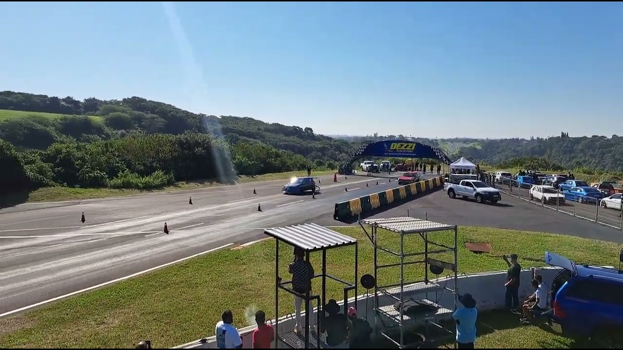‪@DezziRaceway‬