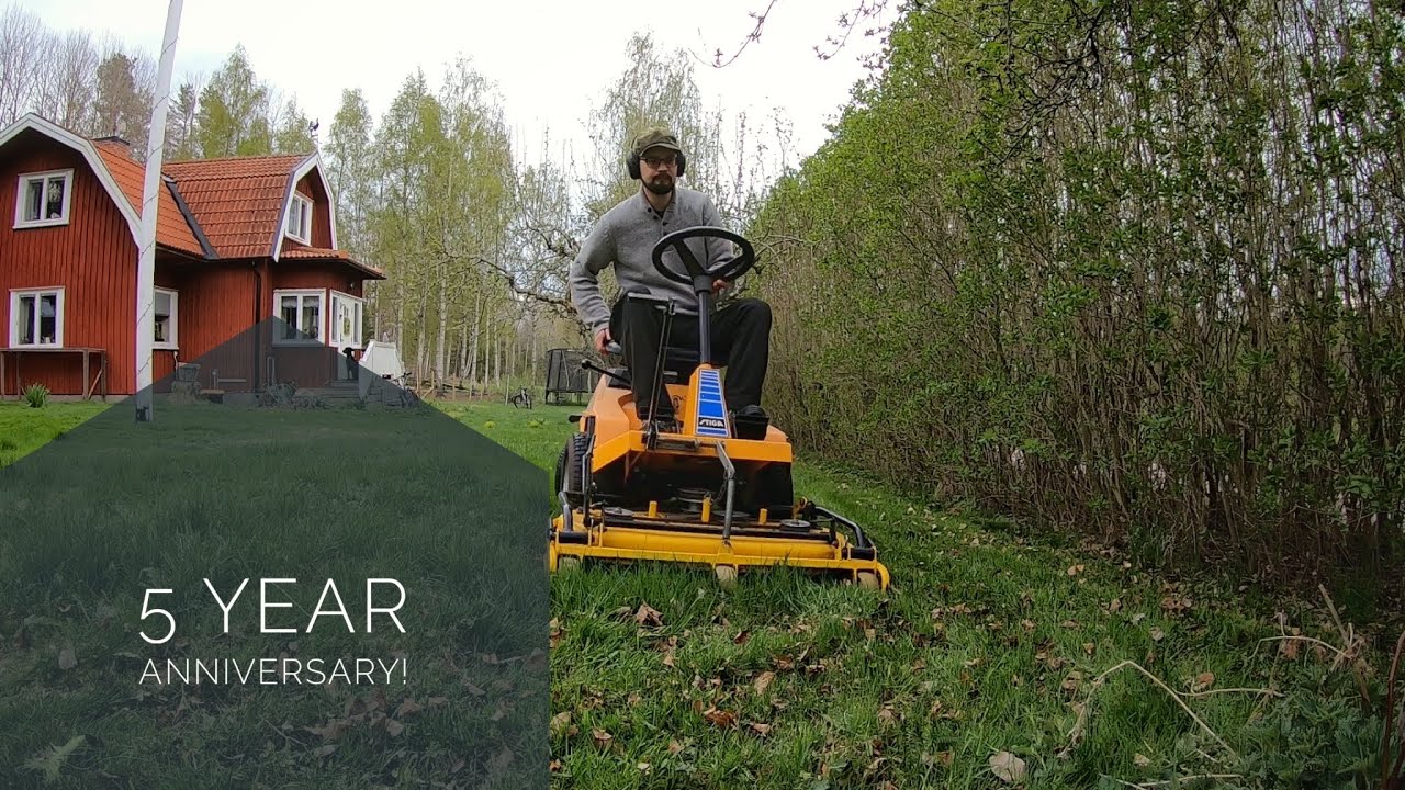 Stiga Villa 8 1987 with 85 cm cutting deck mowing the lawn. 5 year Stiga anniversary!
