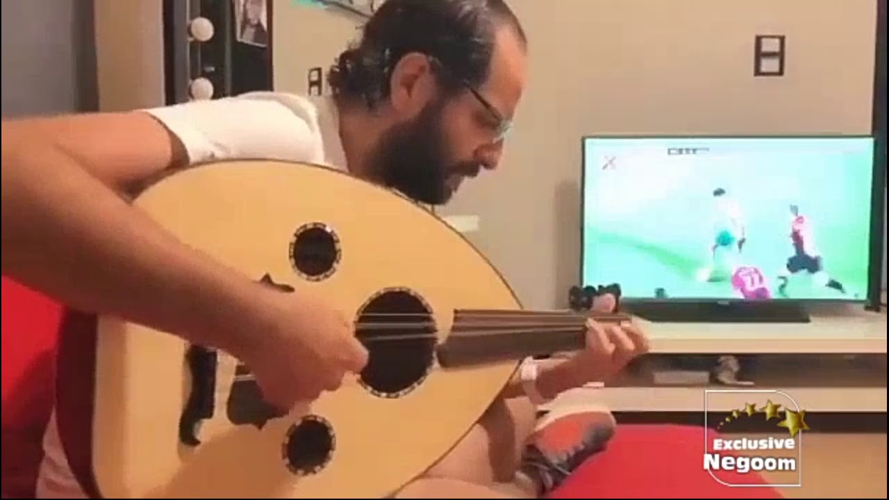 الاعلامى الساخر أحمد أمين يغنى ايبو مش بسكوتة  إيبو ده حدوته بشكل مختلف مسخرة السنين 😄