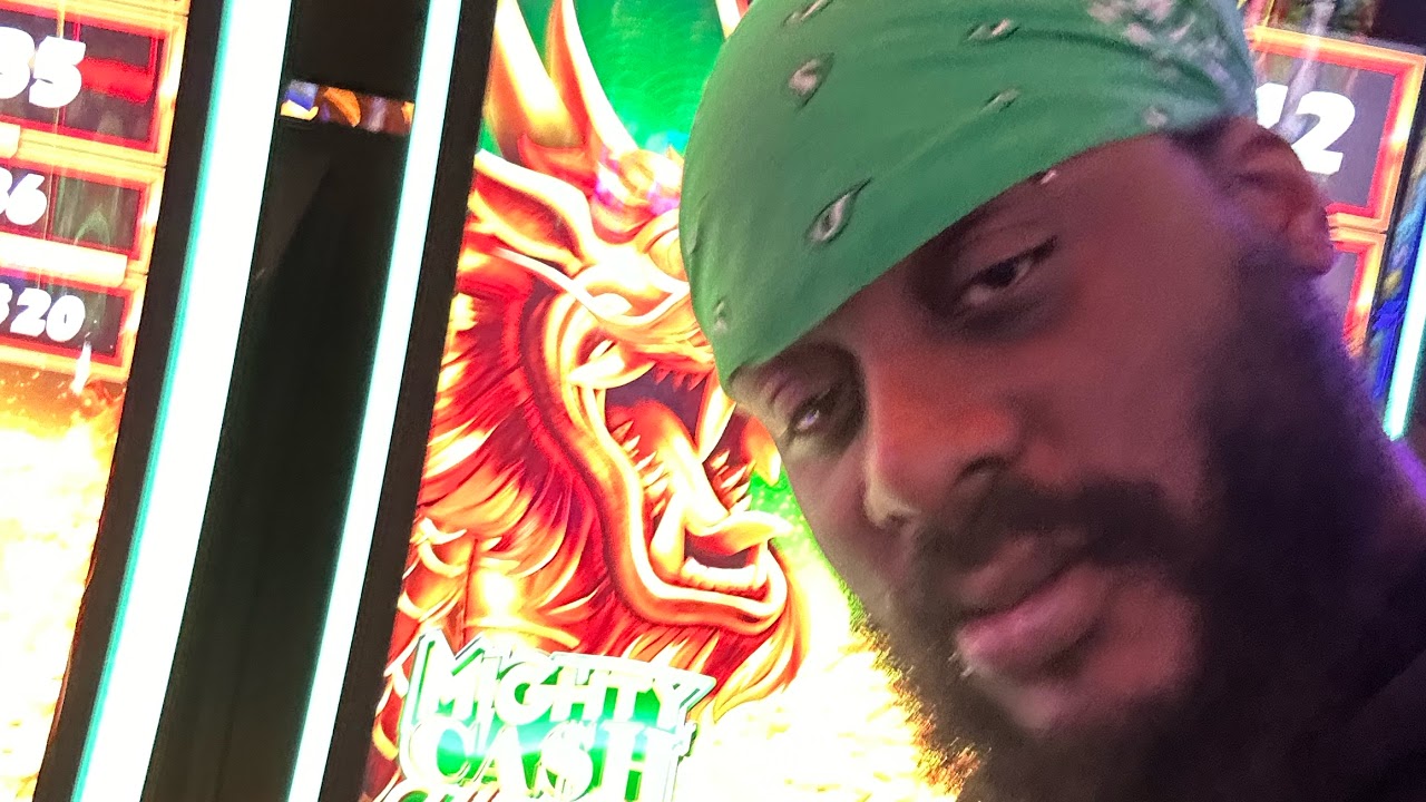 Trophy Hunt WWE2K25 just did underground reigns now rando rising