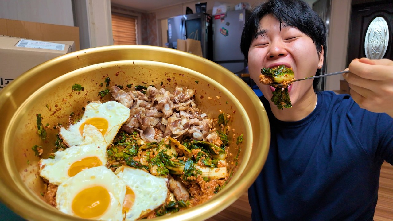 주인집 냉장고 털어 만든 양푼이 봄동 비빔밥 먹방! (feat.진짜 정신 나갈거 같이 맛있음)