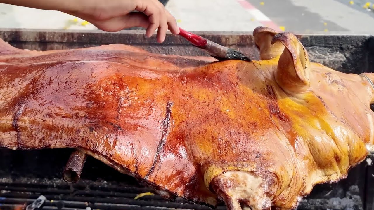They Roasted a Whole Suckling Pig by Hand — No Machines Used! Thai Street Food