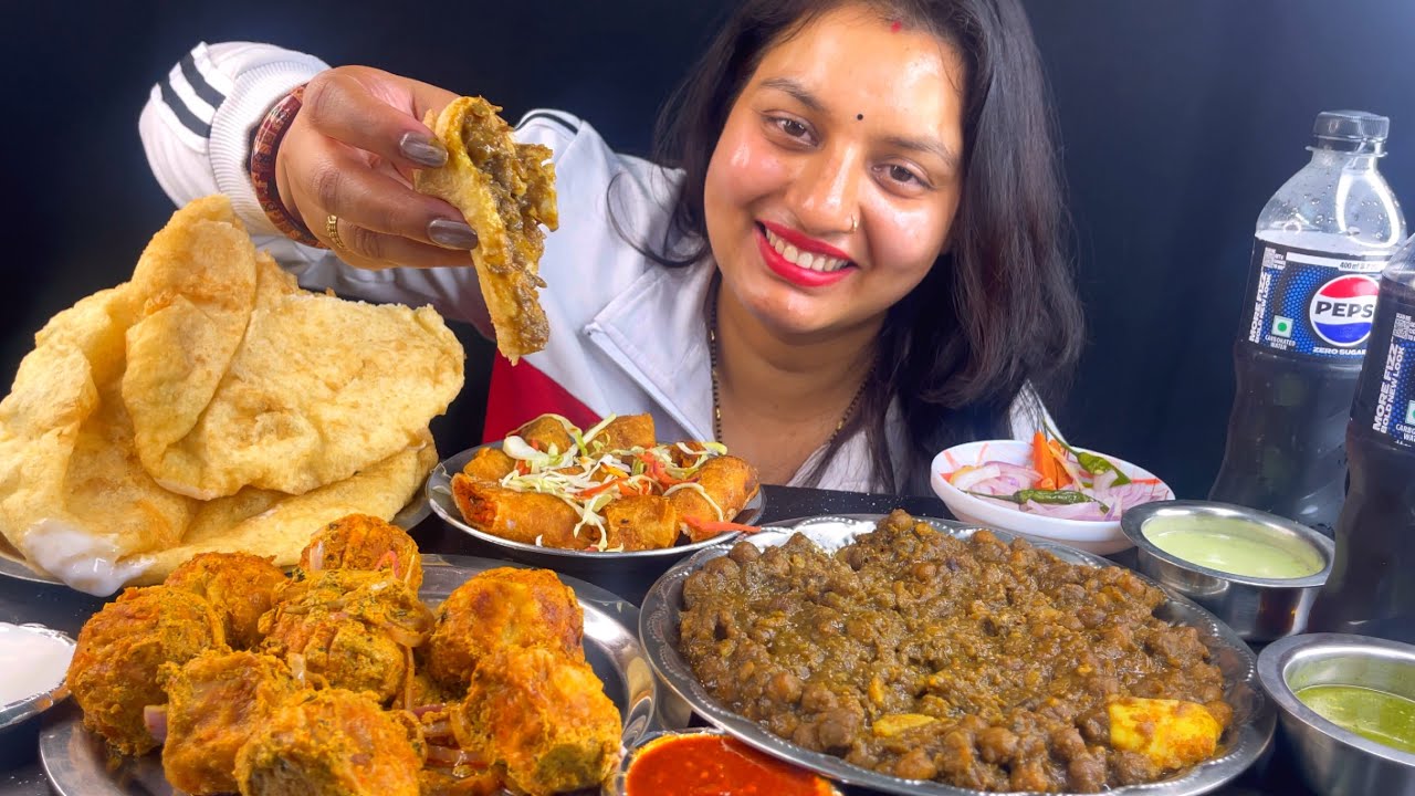 Eating😋Chole Bhature,Malai Momos,Spring Rolls,Salad,Pepsi Zero ll Foodie Gd ll