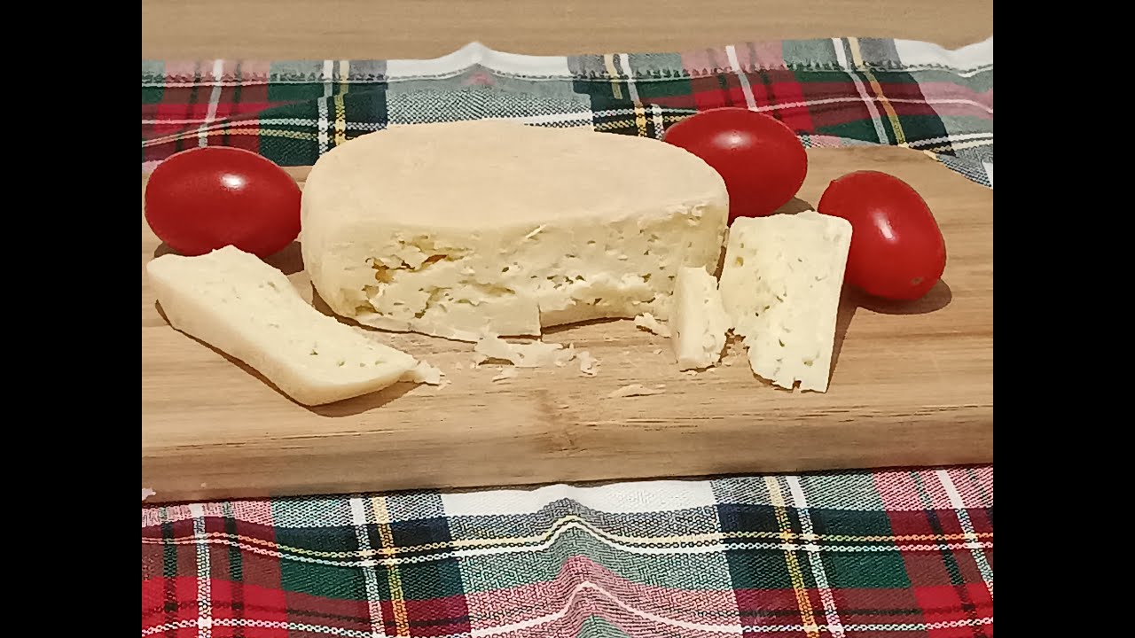 Formaggio facile con latte del negozio. Solo latte caglio sale. Il mio primo formaggio 😊