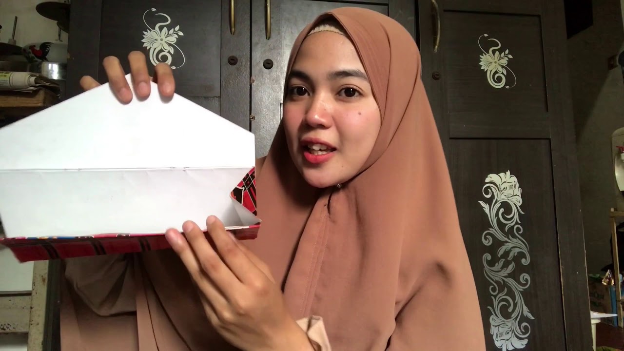 MEMBUAT DOMPET DARI PELEPAH PISANG
