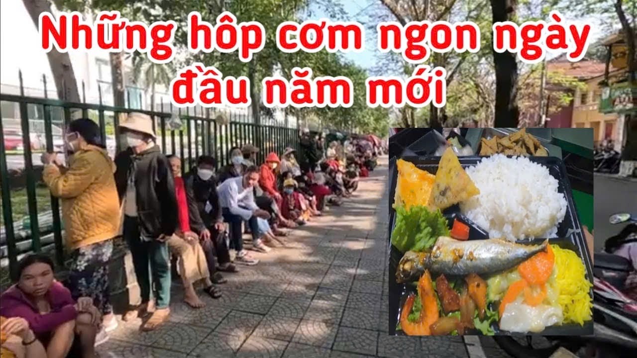 Ngày đầu năm mới 2026- Bà con B/N BV Huế nhận cơm Gđ A/C Lương Lan  |Trân Trân Huế thương