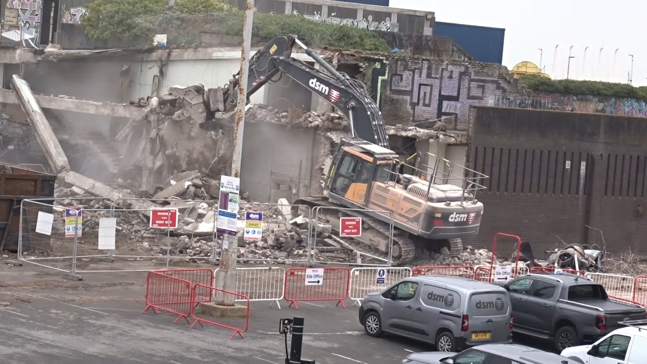 MASSIVE  DESTRUCTION  Double The Action Blackpool Courts Police Station Demolition 15/04/2025