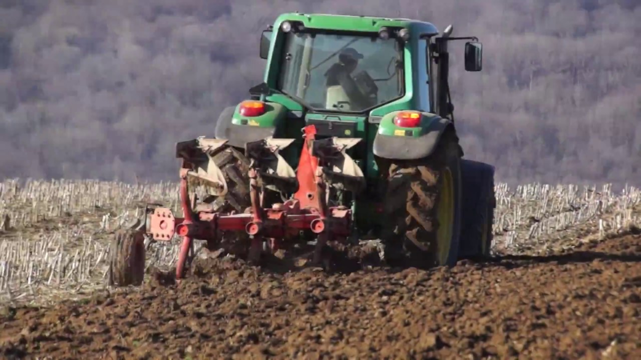 labour des maïs 2017 (john deere 6320) + Merci au 4000 abonnés