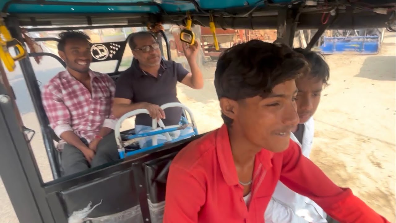 VIKKIKUMAR | dekho bhai log aaj santosh kumar auto chla rha hai | biklank aadmi ka help kiya 🥰 #help