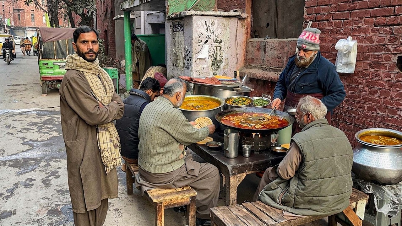 Hidden Spot Near Shoe Market 😍 Desi Punjabi Breakfast | Pakistan Street Food 🇵🇰