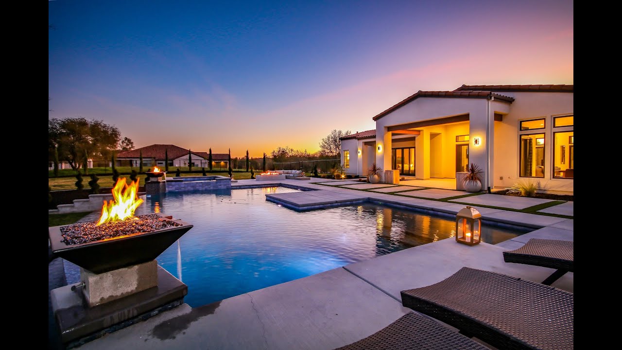 Contemporary Custom Villa in Loomis!