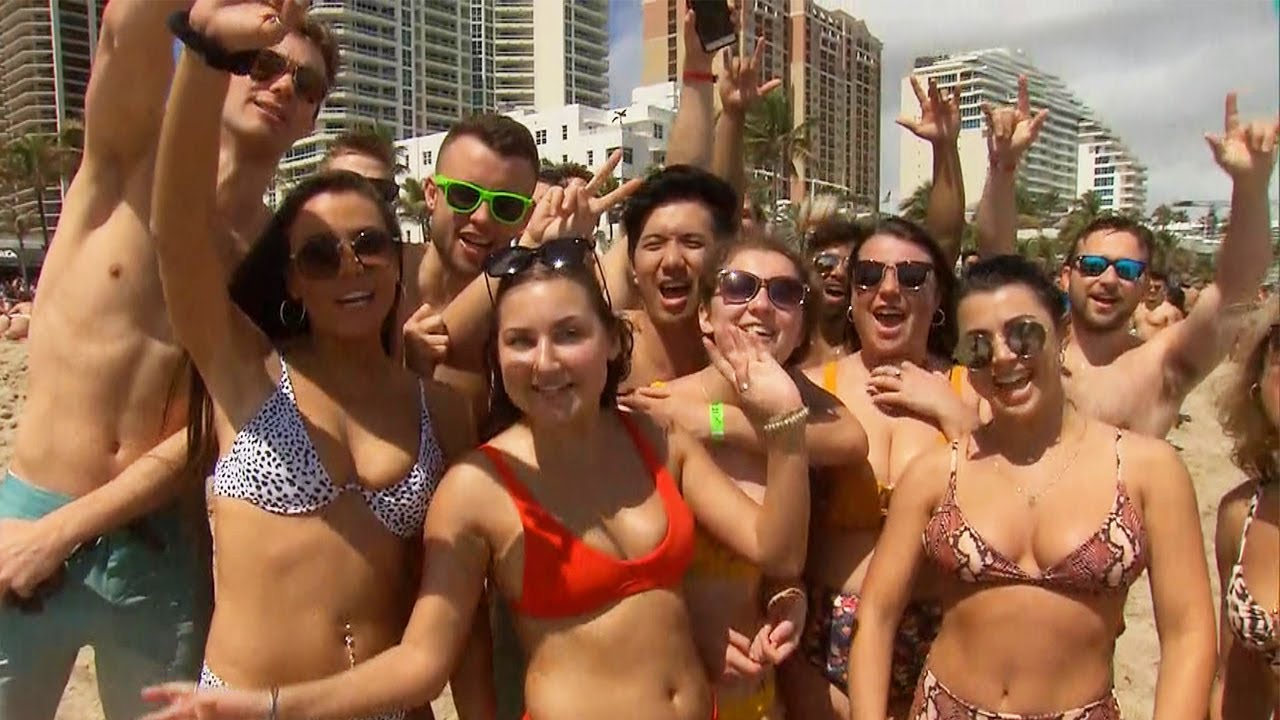 College Students Go On Spring Break With Uncertainty of Return