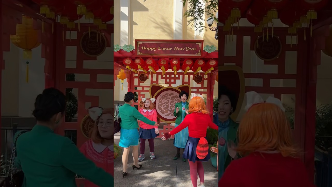 Turning Red Meet & Greet #turningred #dca #pixar #disney #meilin #ming #disneycharacters #aapi #d23