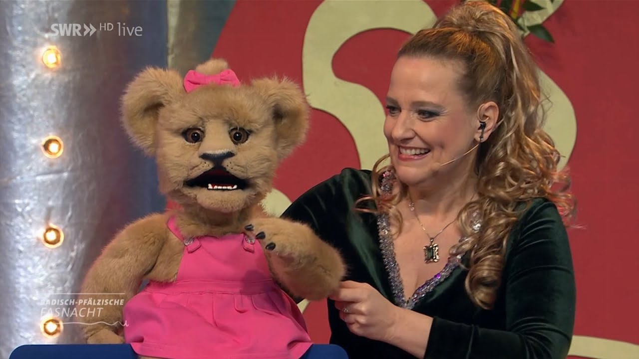 Bauchsängerin Murzarella bei der Badisch-Pfälzischen Fasnacht 2023