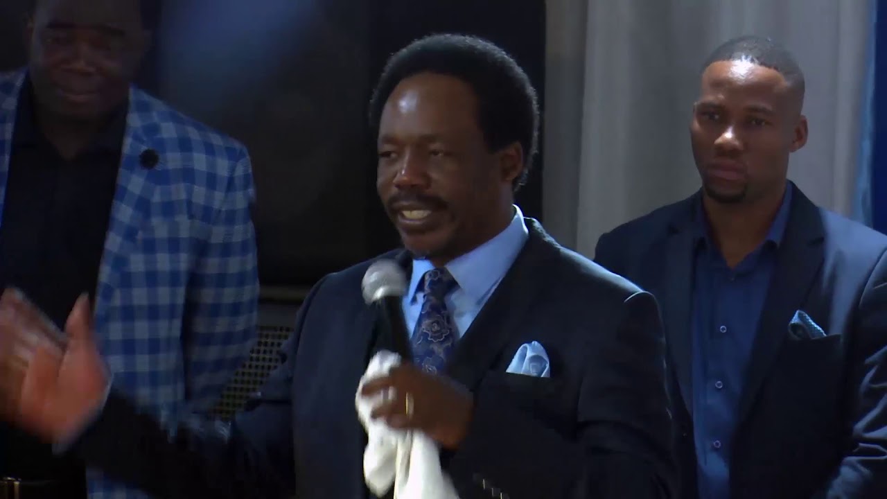 APOSTLE JB MAKANANISA ANOINTS HIS FAMILY