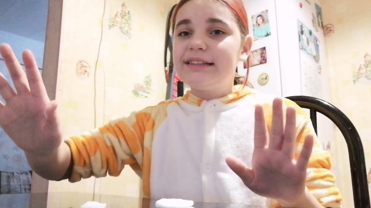 Проколола уздечку(смайл) дома сама!!!!! В 11 лет!!!!