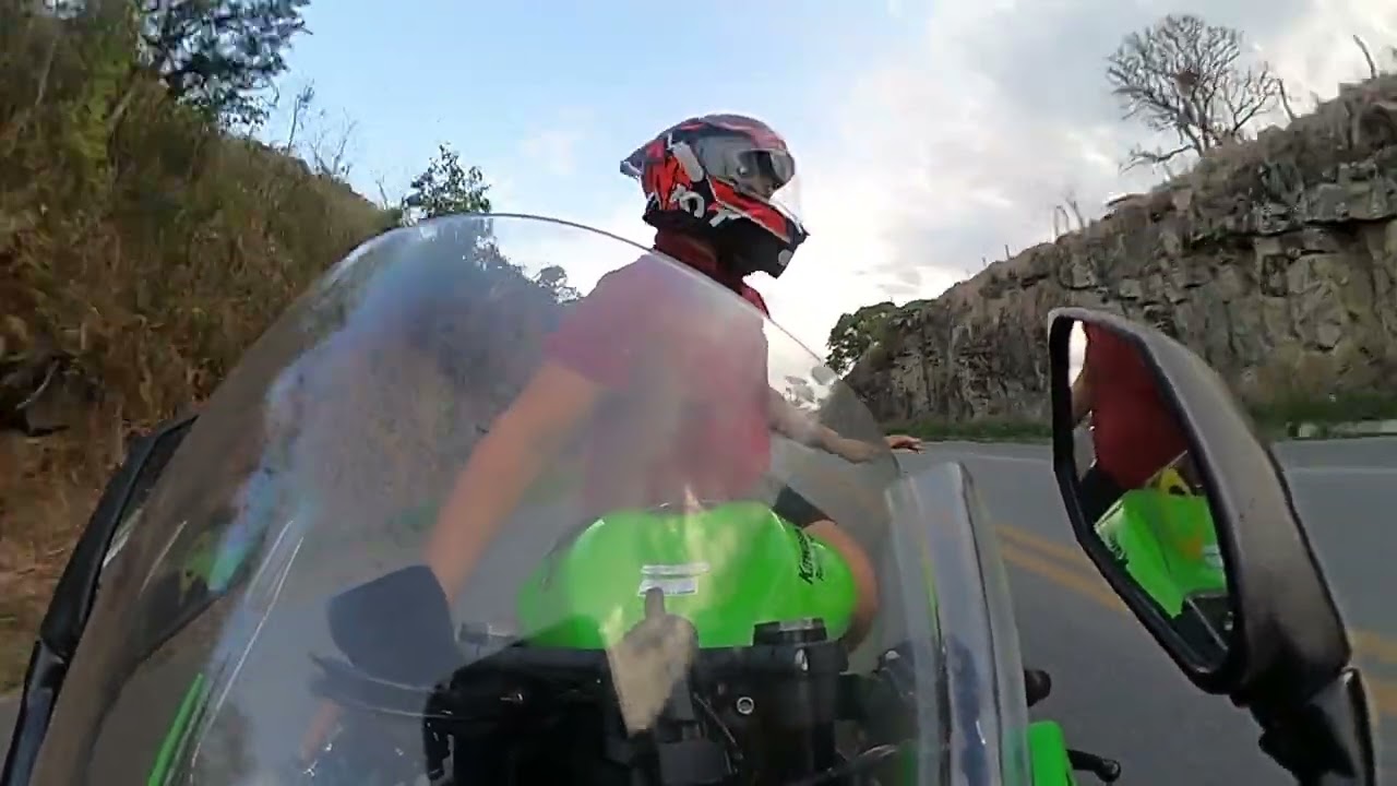Zx6r - acelerando com os amigos no quintal de casa. Cbr650 , cb650 e xj6