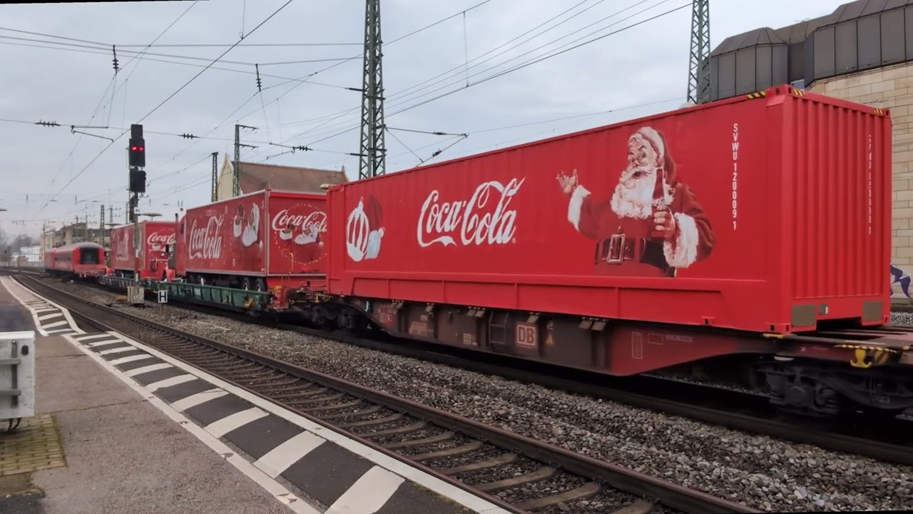 Coca Cola Weihnachtstruck-Tour 2024 am 02.12.2024 bei der Durchfahrt in Fürth/Bay. Hbf