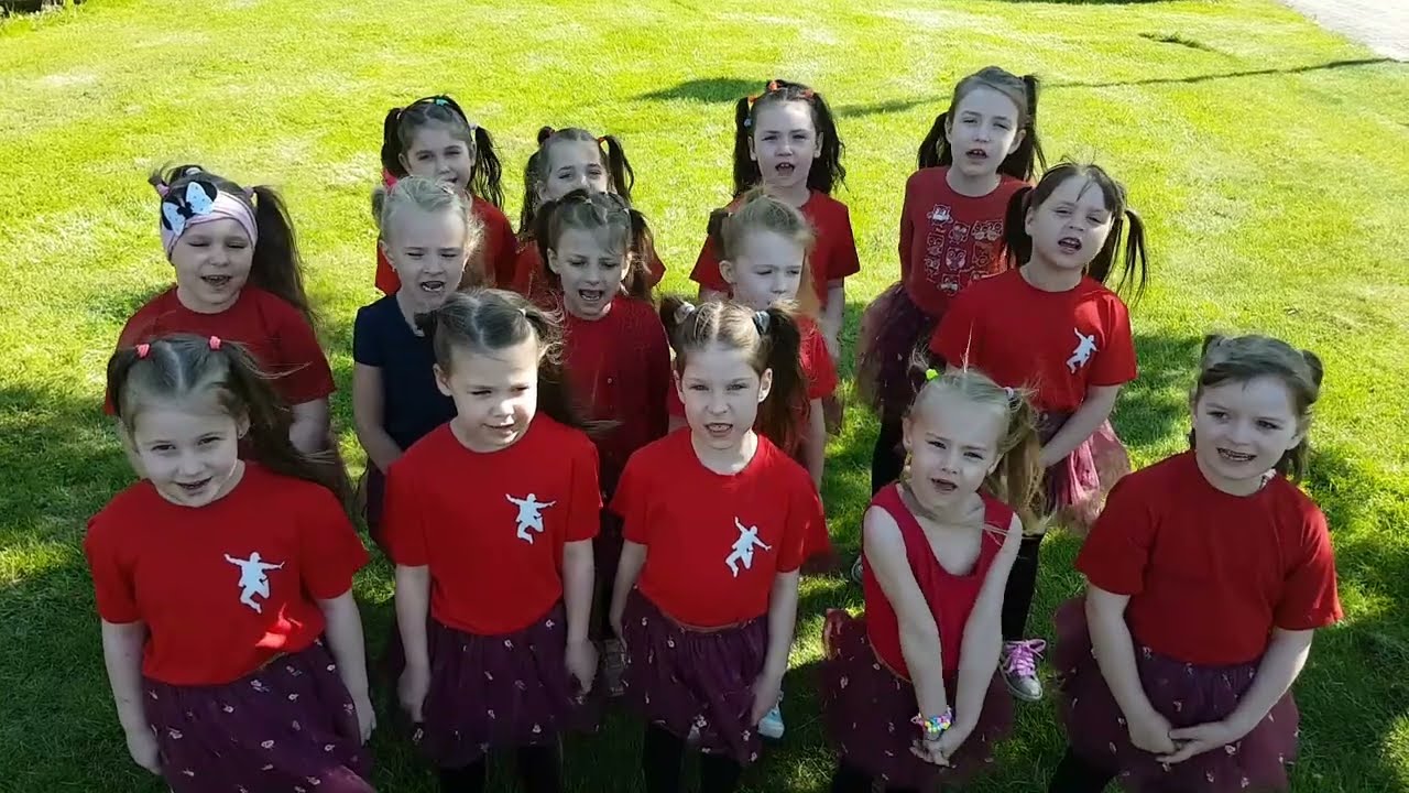 "Kolorowe dzieci"  - grupa taneczna  - instruktor  Michalina Janicka z MGOK w Sompolnie.