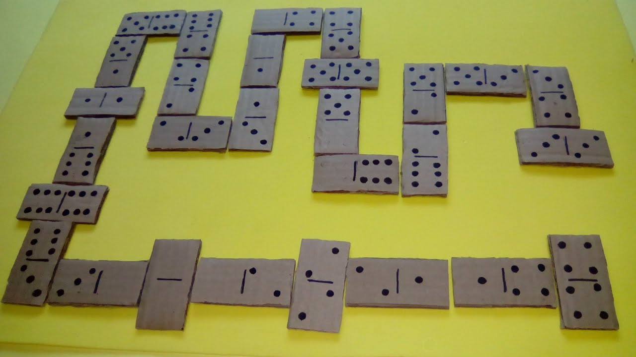 Como fazer um jogo de dominó com papelão | Jogos construídos com materiais recicláveis | Maker