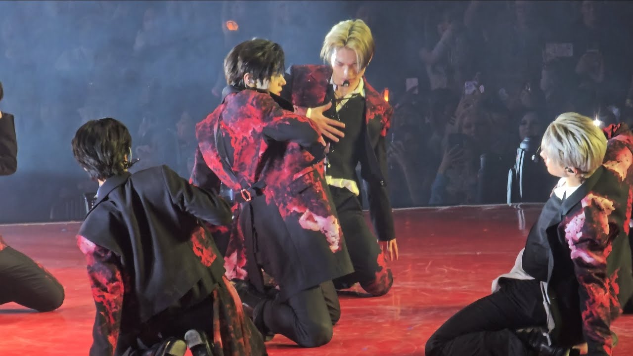 ENHYPEN (엔하이픈) - 'Sacrifice (Eat Me Up)' @ CHICAGO (FANCAM) 4K 60FPS 221023
