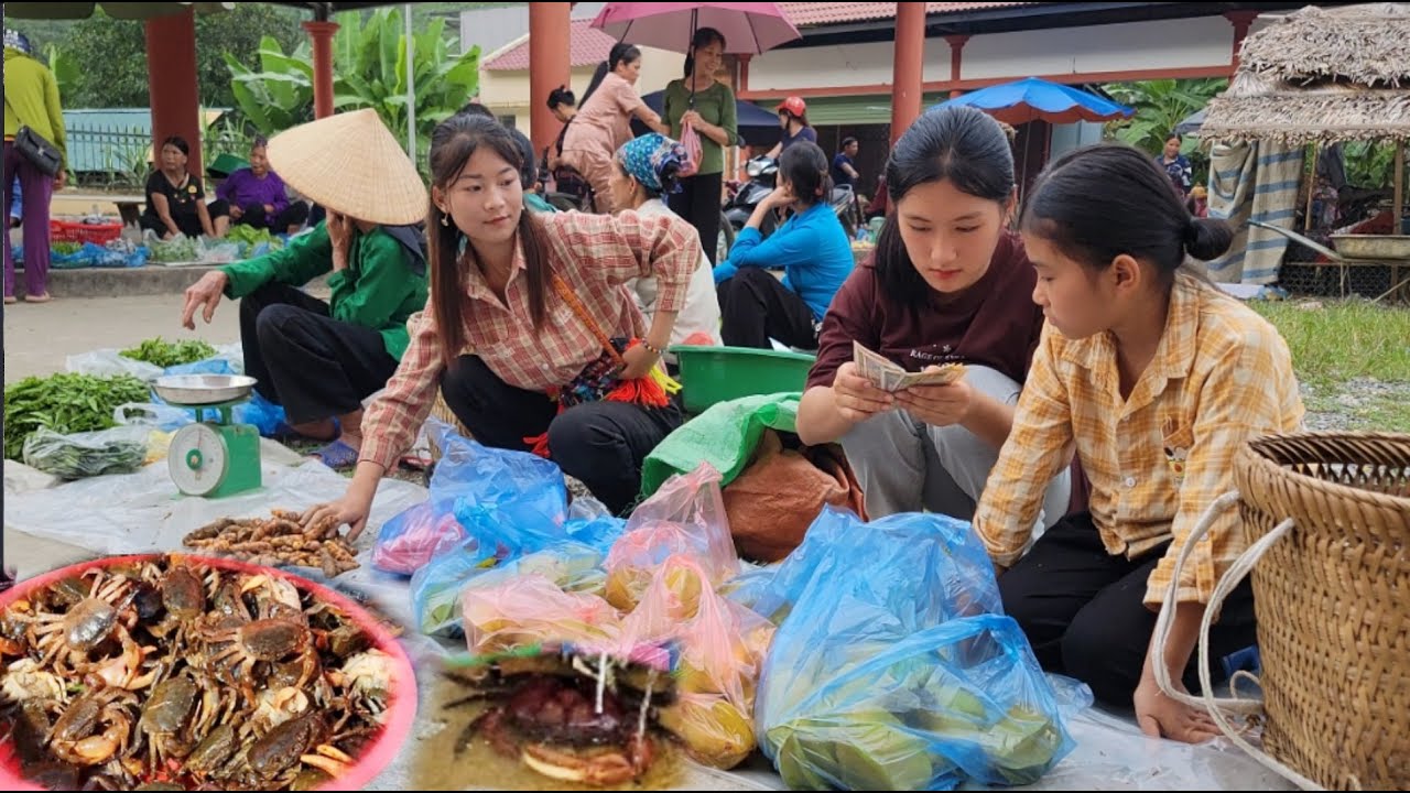 Life in the countryside, Catching crabs, snails, picking chives to sell at the market