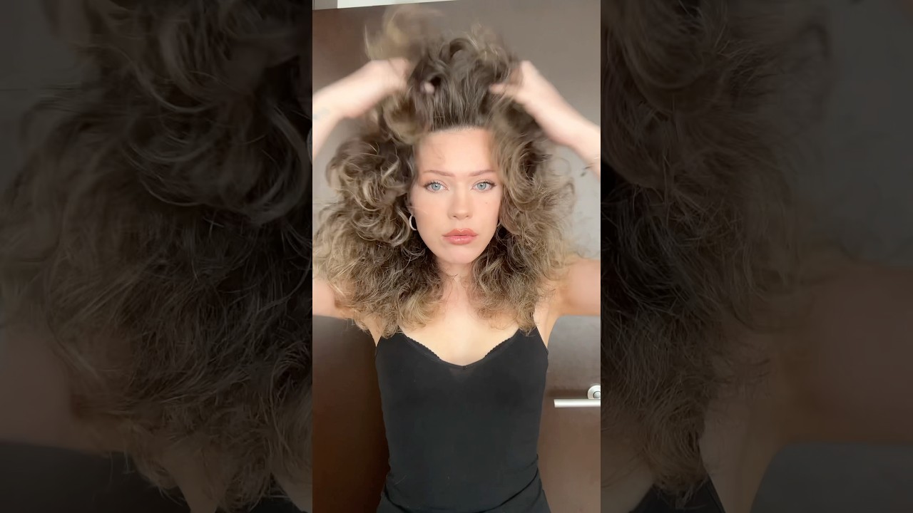 Let&rsquo;s bring back 80s curls 🤭🤭 #curlyqueen #curlyhair #80s