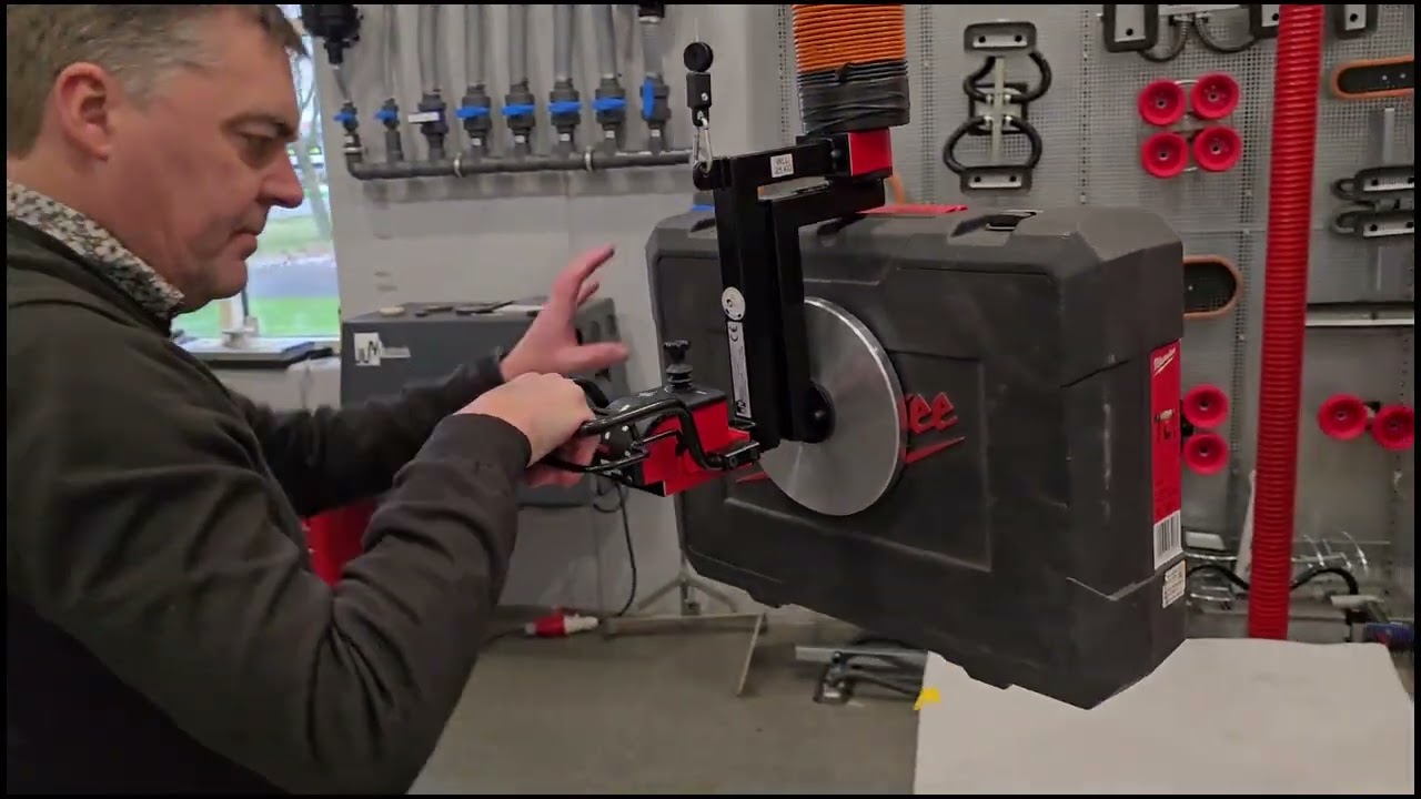 Lifting various boxes with L beam