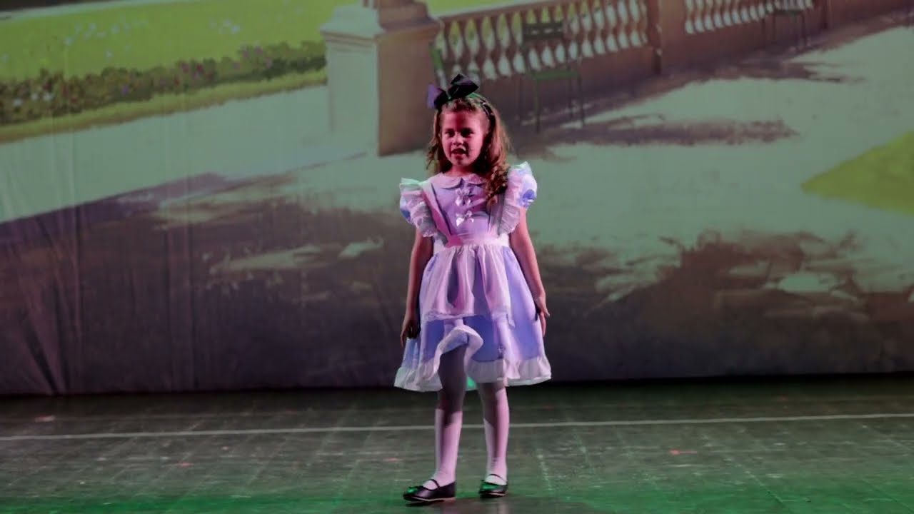 Alice nel paese delle meraviglie - Musical realizzato dalla Scuola Primaria di Isca Marina.
