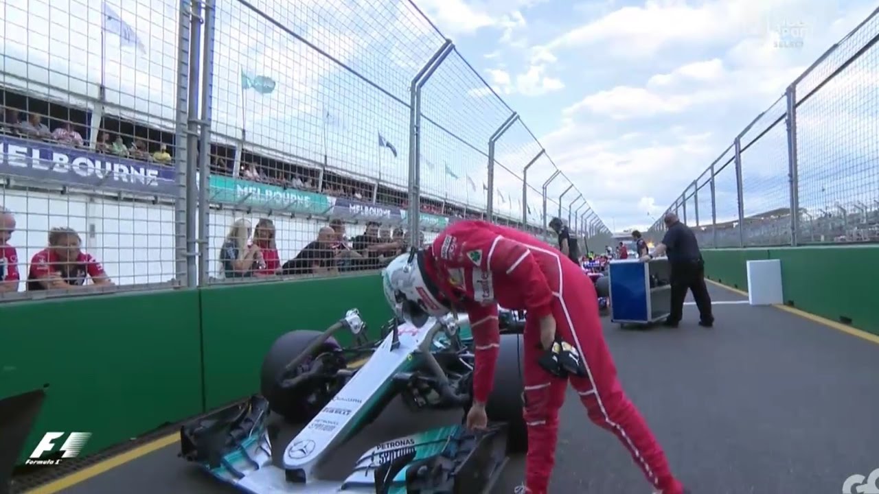 F1 2017 Aus GP - Qualifying | Sebastian Vettel checking out cars of the competition