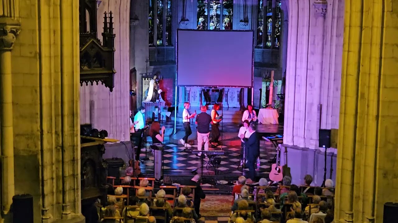 Concert complet d'Hugues Fantino et Alix &agrave; l'&eacute;glise d'Ardres.
