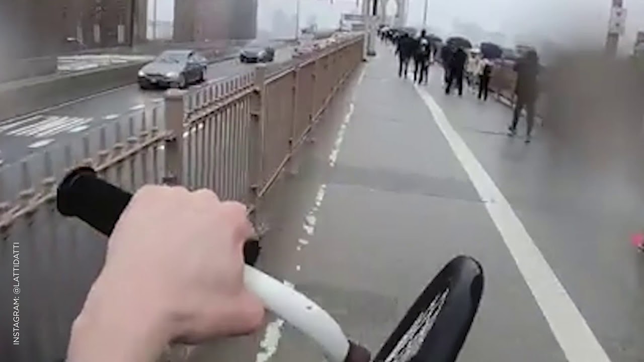 This Cyclist Took Back the Bike Lane on the Brooklyn Bridge