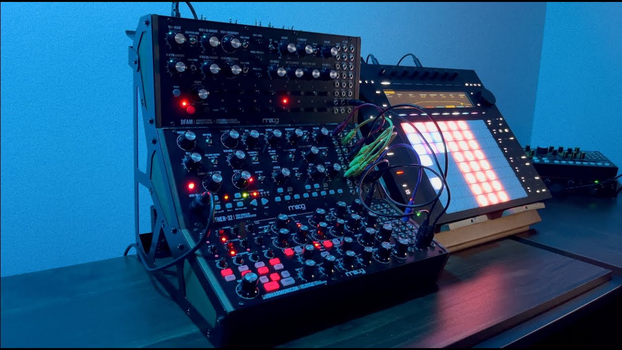Full Song, One Voice: Modular Minimalism on the Moog Sound Studio (Mother-32, Subharmonicon, DFAM)