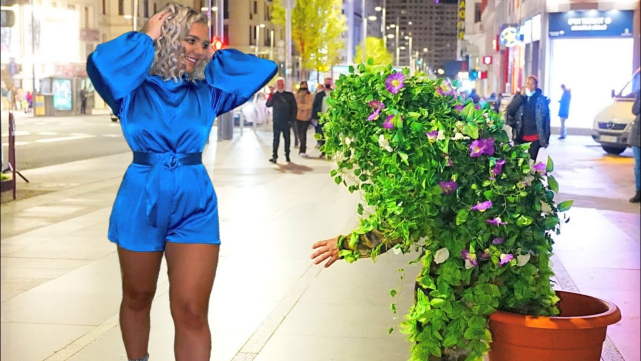 BUSHMAN SCARES THEM ALL !!! BUSHMAN PRANK