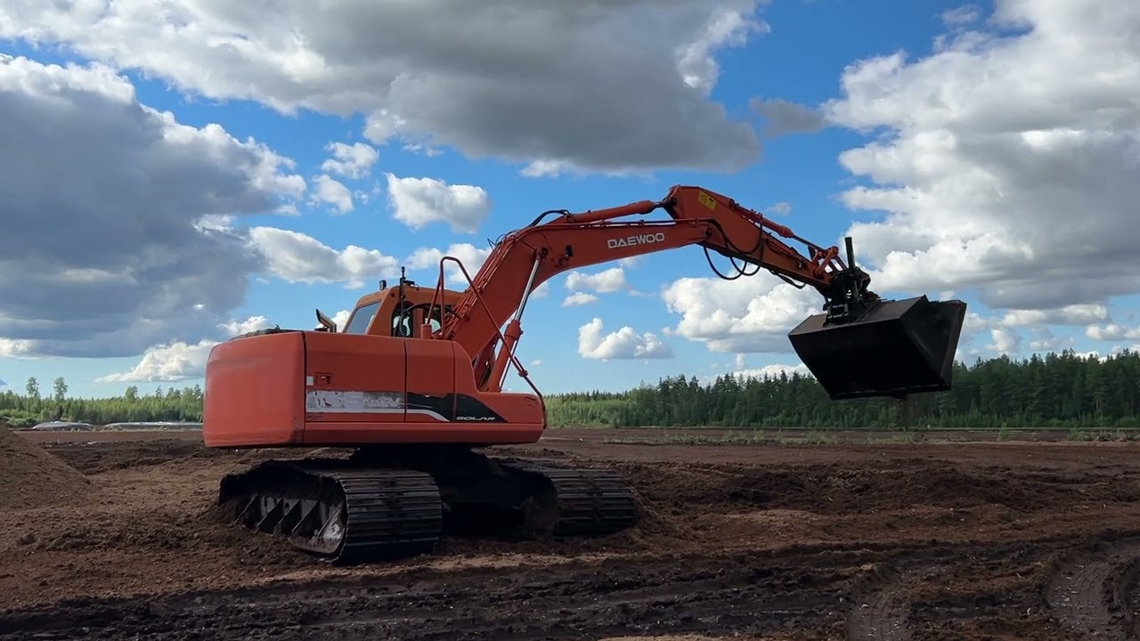 Huutokaupataan Telakaivinkone Daewoo 155 LC Solar vm. 2005