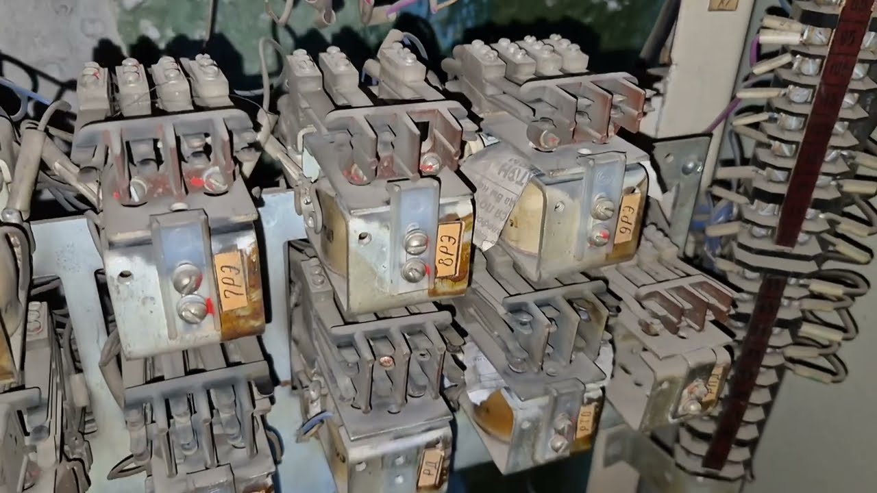 Ламповое звучание двигателя АС-72 на старом лифте.
