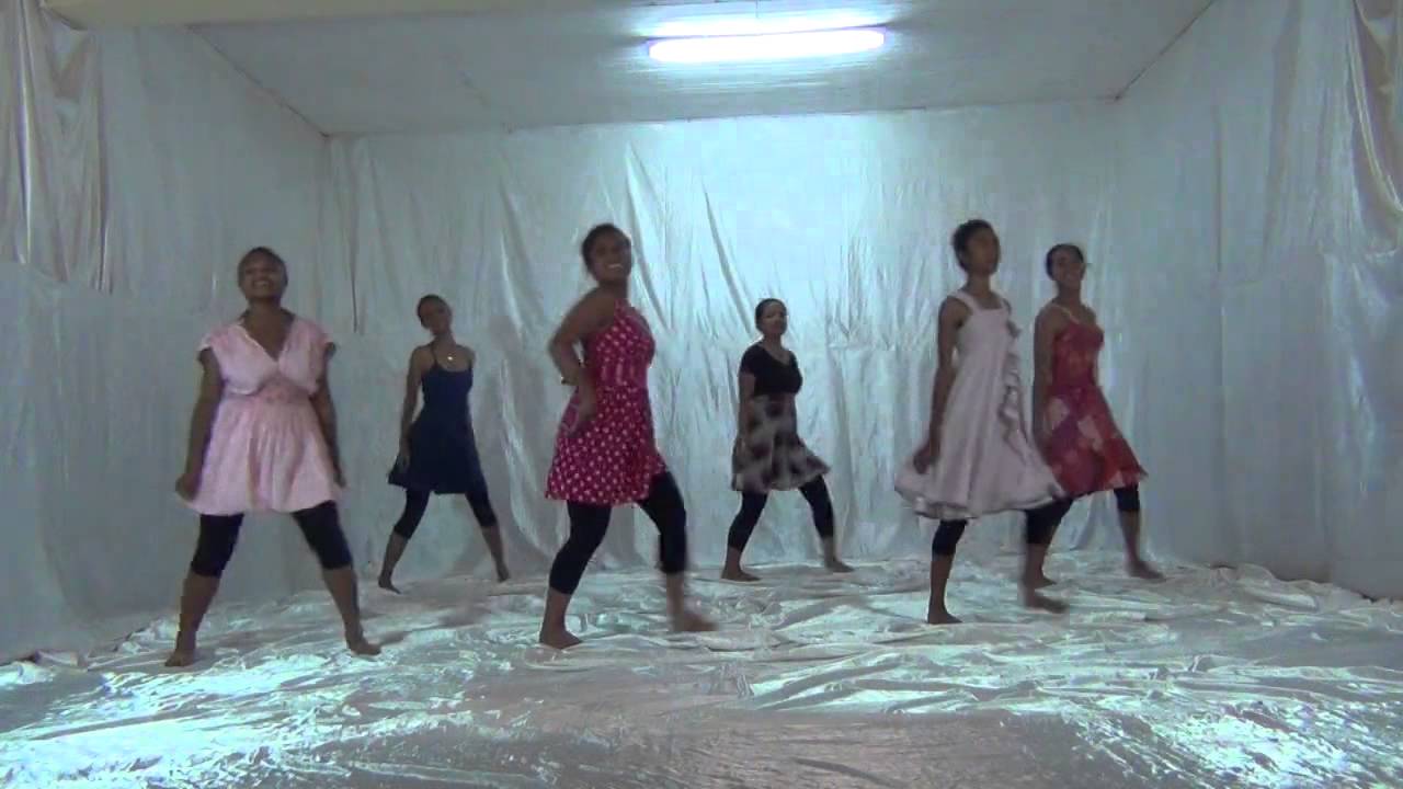 HOLD ME DANCE (arts)