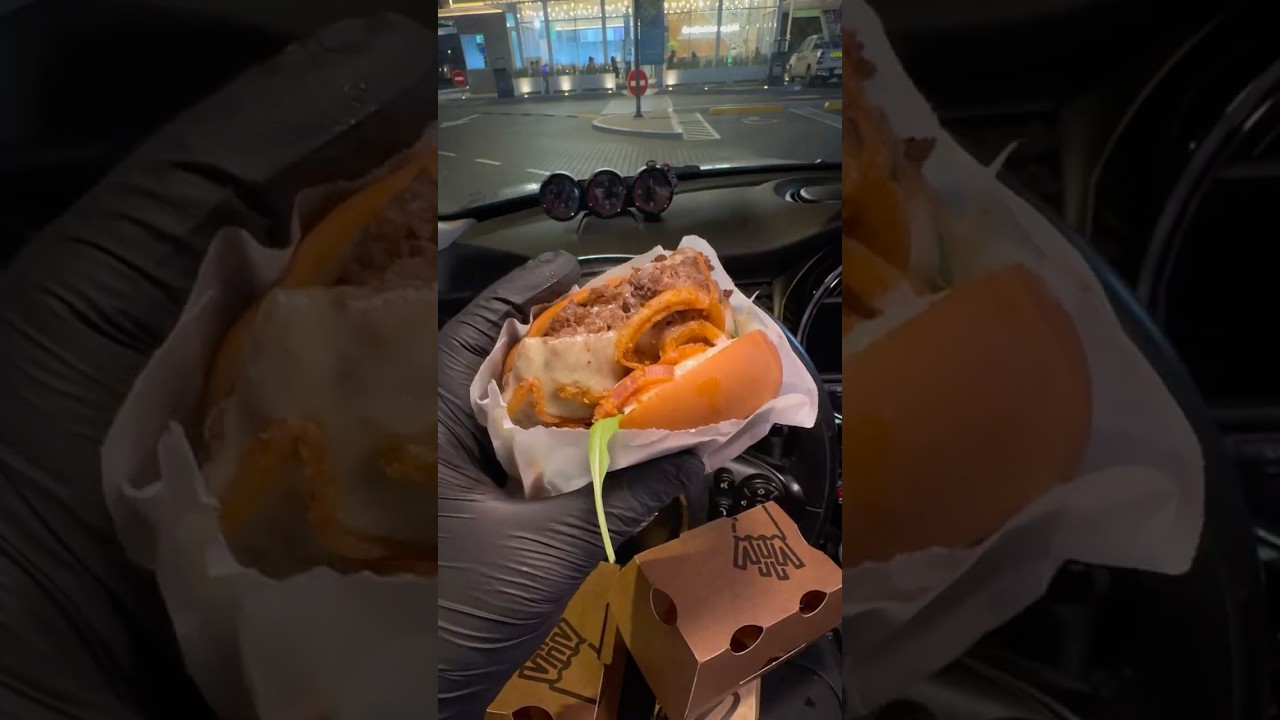 🍔🍟New York's 🗽Burger Icon Still Dominating the World 🤯?!! #foodie #asmr  #burger  #foodblogger