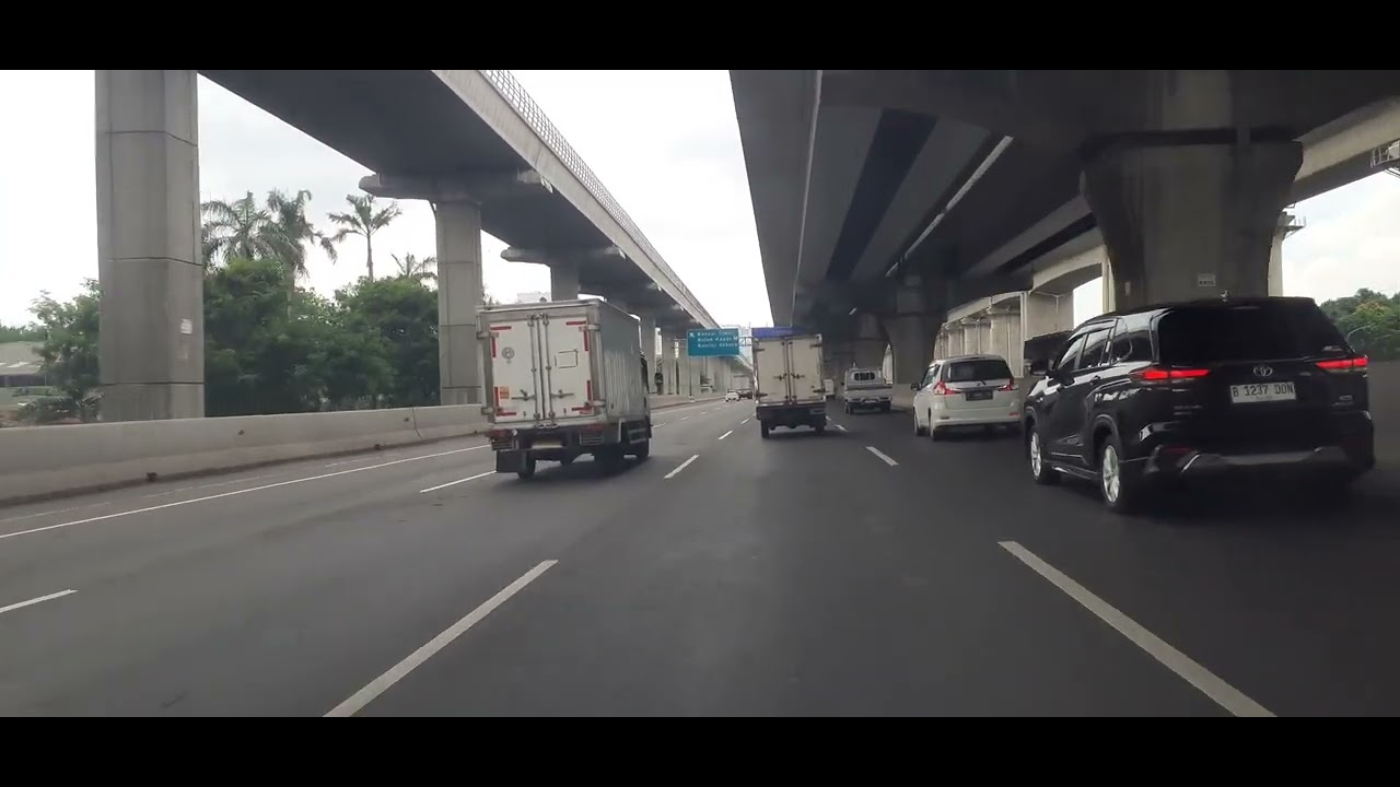 Situasi  Perjalanan dari Mall Pakuwon via Tol Bekasi Barat-Cibitung menuju Kawasan Industri  MM2100