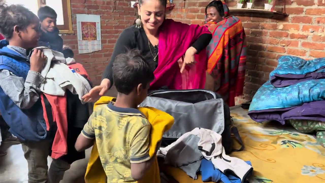 “Cancer se ladte hue maa , chhote bacchon ki zimmedari aur kamai ka koi sahara nahi.”