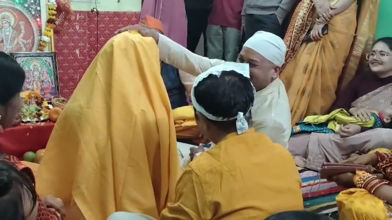 Pandit ji aur ghar ke badod dwara batuk Aayush ko Shiksha dete hue