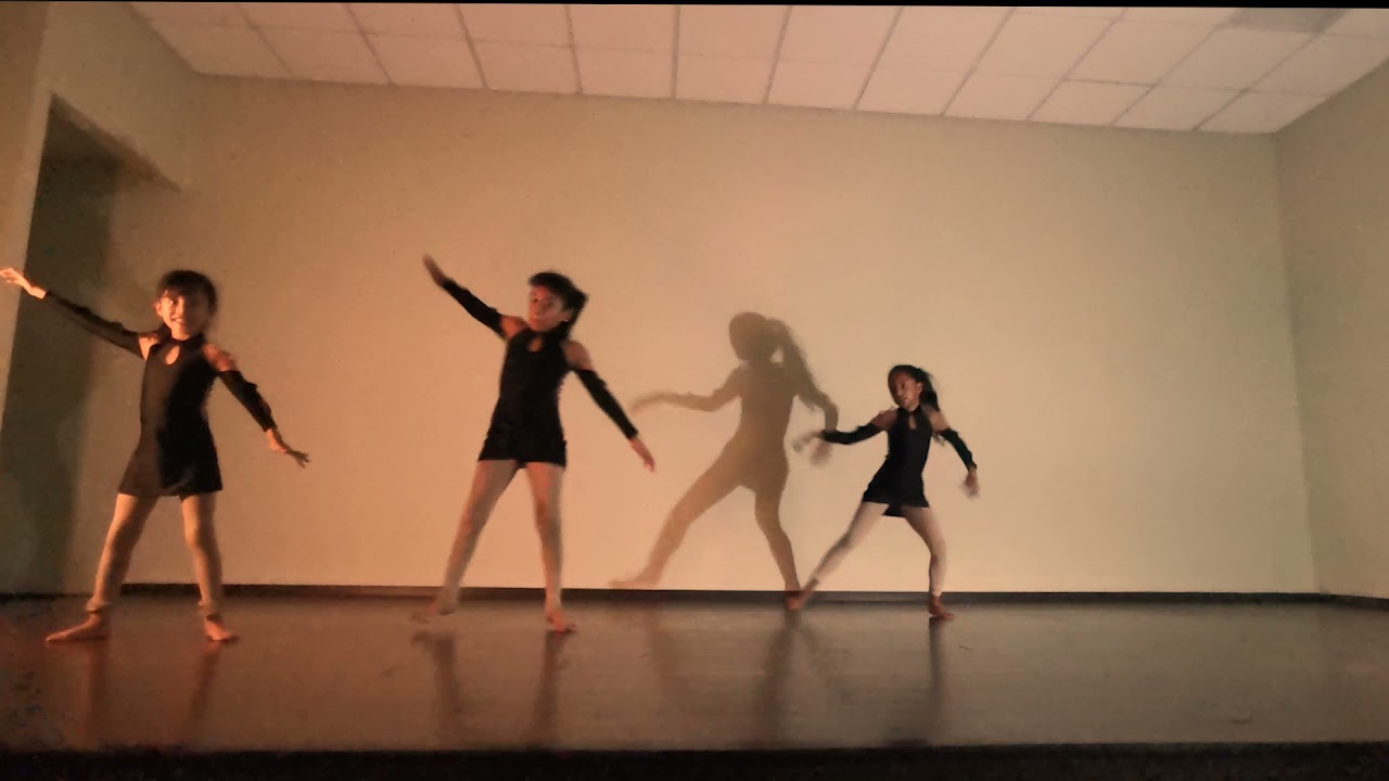 Influencia en el más allá coreografía trio